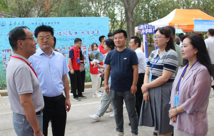 新起点，新梦想——资源学院2025级本科新生报到暨家校共建活动全面展开