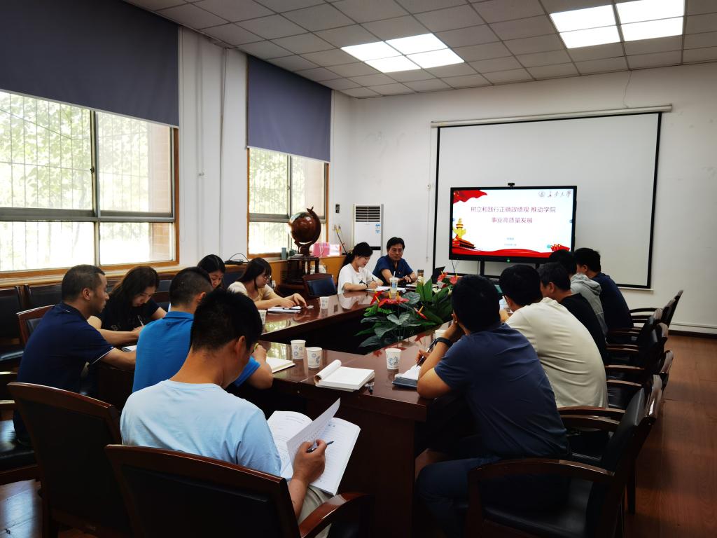 我院党委书记贺炳彦讲授树立和践行正确政绩观专题党课